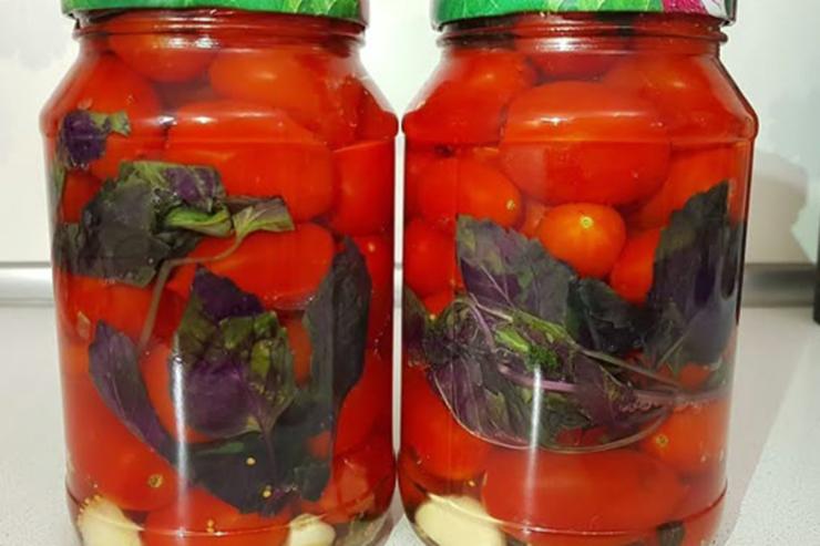 Новый рецепт маринованных помидоров на зиму: закатка в итальянском стиле, с базиликом