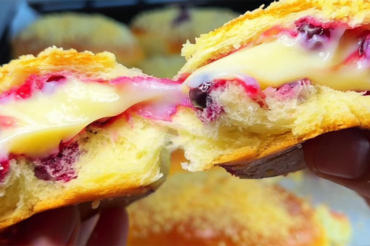 Польские булочки вкуснее торта: с ягодами, заварным кремом и хрустящей крошкой