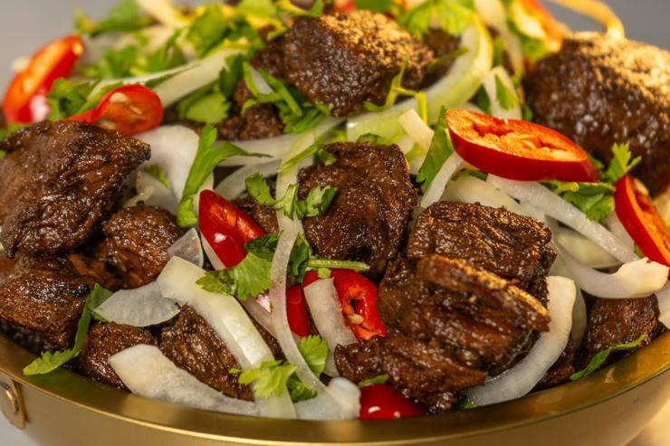 Тушеная по-грузински говядина, в собственном соку. Мясо распадается прямо под вилкой