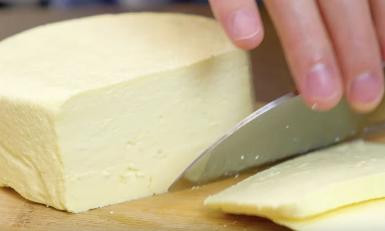 Как приготовить сыр из сметаны и молока