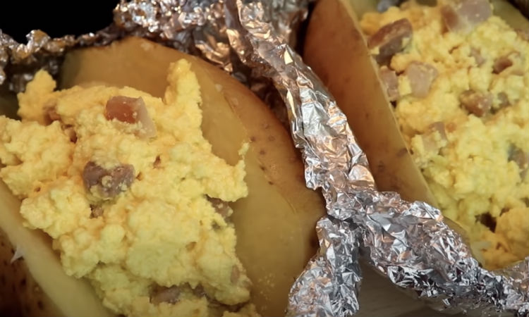 Рецепт: Крошка-картошка - С фаршем из индейки под сырной корочкой.