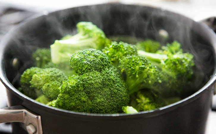 Научились готовить брокколи быстро и правильно. Капусту начали есть все домашние