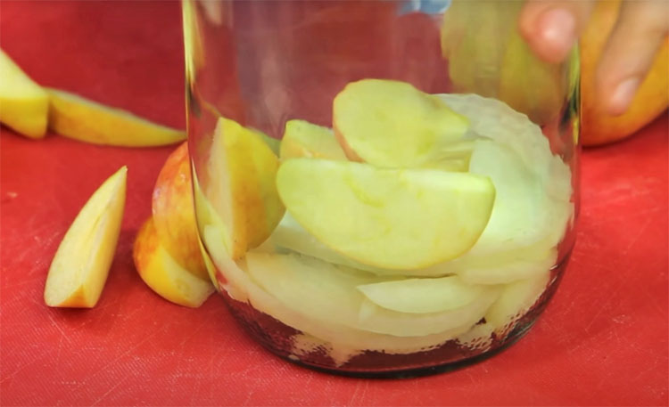 Печень с яблоками в банке духовке