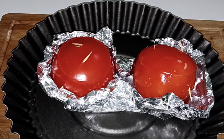 Заливаем внутрь помидора яйцо и ставим в духовку: как яичница, но гораздо вкуснее