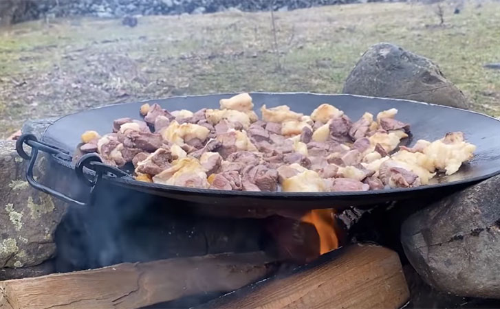 Готовим 2 килограмма мяса внутри тыквы. Рецепт с Юга