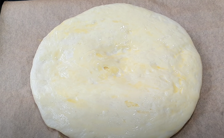 Превратили вареный картофель в выпечку: толчем в пюре, а затем запекаем в духовке