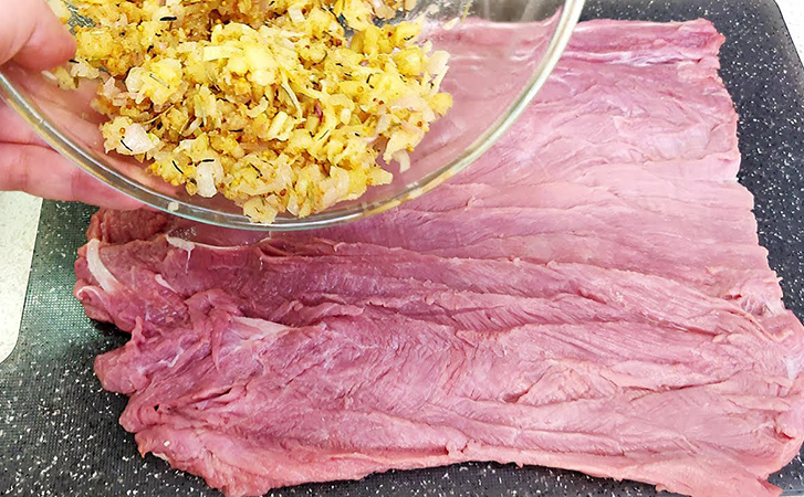 Заворачиваем мясо в бекон и готовим в фольге: нежная вырезка с гарниром и на закуску