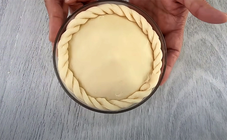 Печем курники идеально круглой формы: используем как форму тарелку