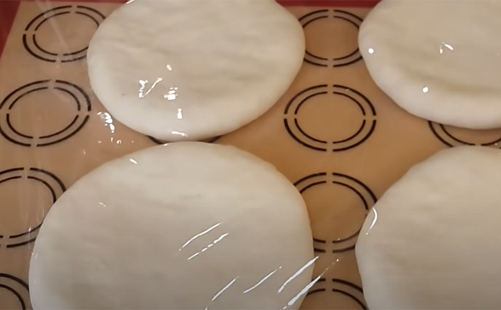 Делаем пирог с мясом из сотни слоев. Сочнее привычных пирогов, а сделать проще