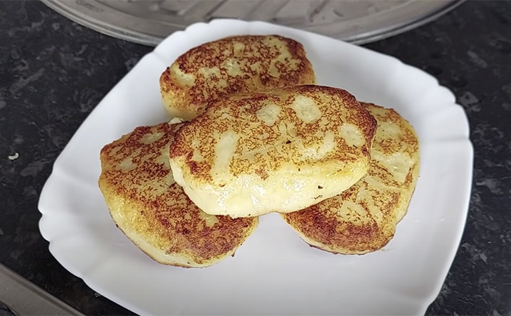 Превращаем пюре в сочные мясные котлеты. Смешиваем с фаршем в пропорции 1 к 2
