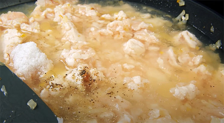Готовим кабачки вкуснее мяса. Заливаем яйцами, а потом собираем рулет