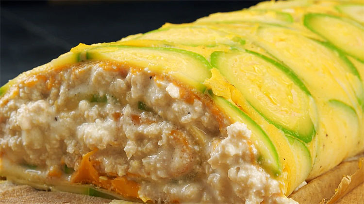 Готовим кабачки вкуснее мяса. Заливаем яйцами, а потом собираем рулет
