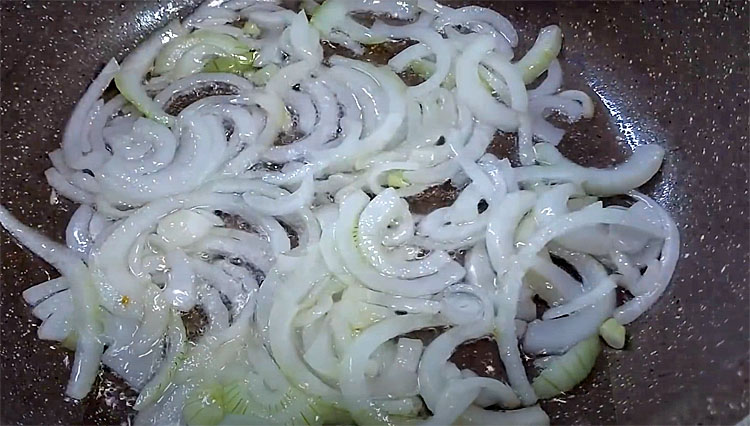 Макароны без варки. Тушим на сковороде с капустой и превращаем в самостоятельное блюдо