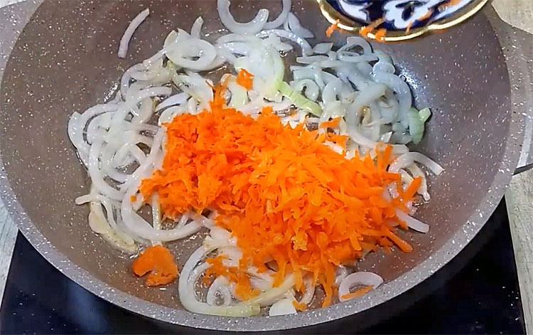 Макароны без варки. Тушим на сковороде с капустой и превращаем в самостоятельное блюдо