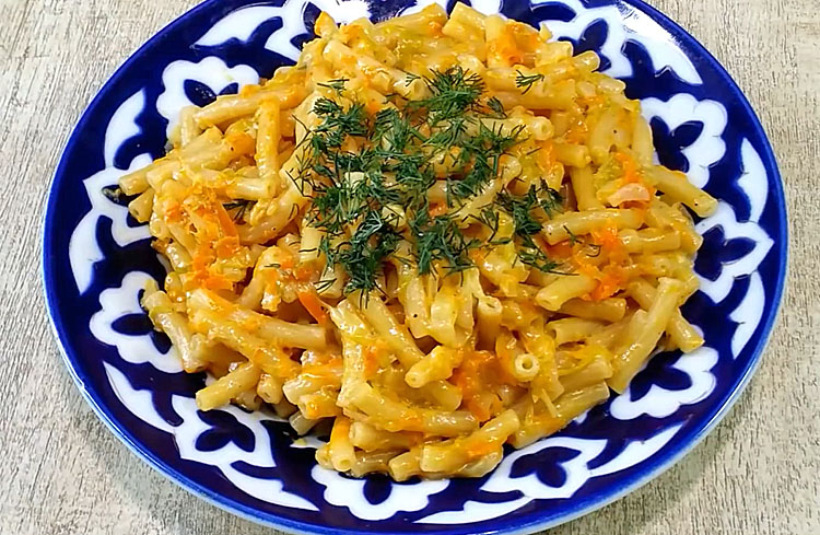 Макароны без варки. Тушим на сковороде с капустой и превращаем в самостоятельное блюдо