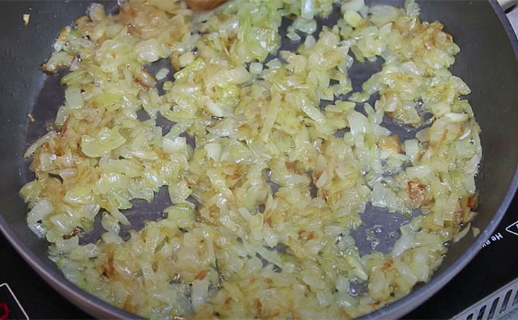 Ленивые вареники когда нет времени: смешали муку с картошкой, добавили лук и сварили за 5 минут