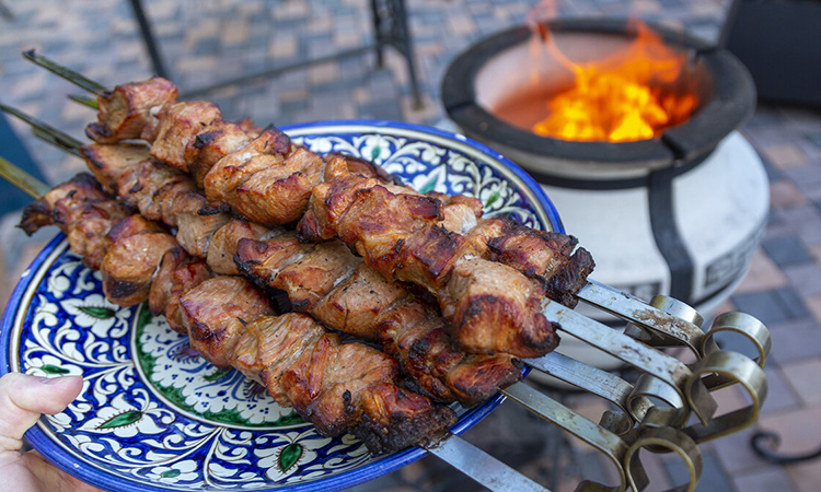 Маринуем шашлык на квасе и готовим в тандыре. Вкус мяса усиливается, и получается без пригорания