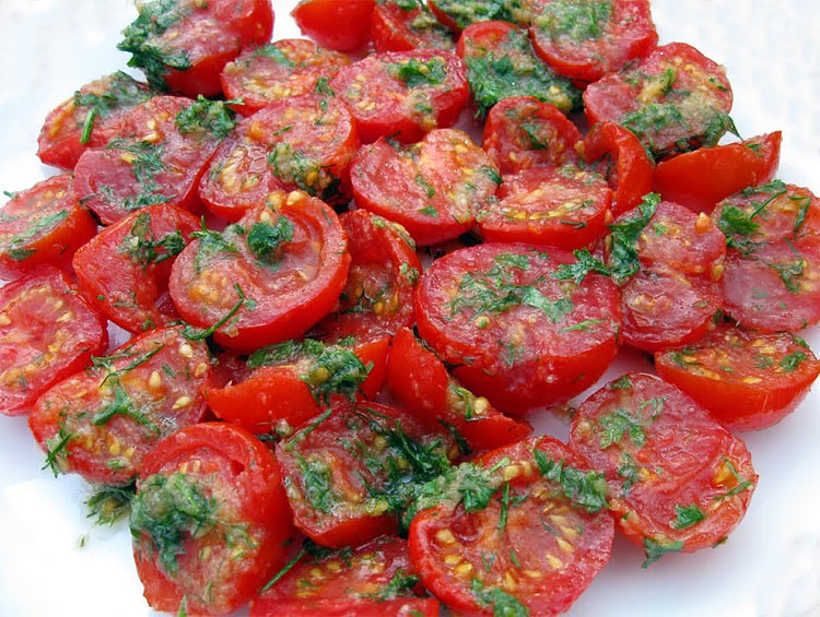 Звичайні помідори стають хітом на столі: маринуємо по-корейськи. Навіть якщо смаку в овочах особливого не було, він з'являється!
