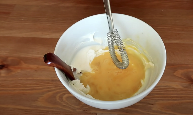 Выпечка к завтраку за 5 минут. Печем сырные лепешки в формах от кекса: заливаем и ждем