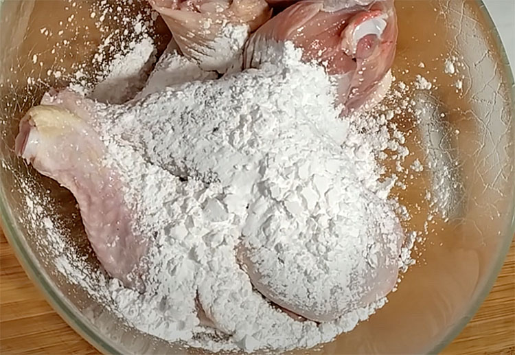 Раскатываем курицу скалкой и готовим в фольге. Даже если была жестковатой, то становится как паштет