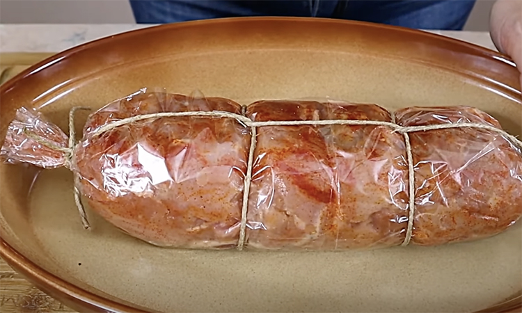 Превращаем 1 килограмм куриных окорочков в запас колбасы на неделю. Себестоимость 250 рублей
