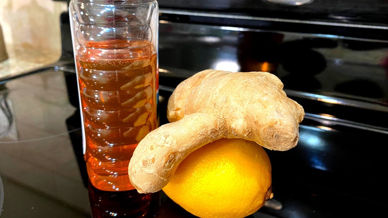 Делаем имбирь главной добавкой в чай зимой: смешиваем с лимоном и медом. Хранится долго, тратится экономно