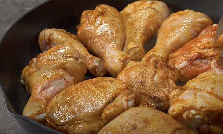 Курица с картошкой в горшочках. За полтора часа в духовке становится настолько мягкой, что можно почти не жевать