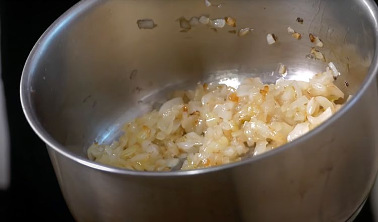 Томатный суп из миски риса и двух помидоров: варим 15 минут и получается наваристо, как харчо