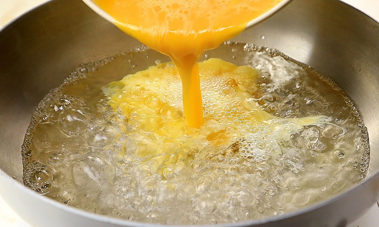 Как приготовить омлет на сковородке