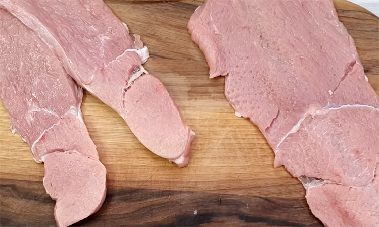 Почему мясо сухое. Как научиться обваливать свинину.