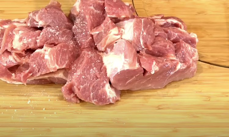 Мясо кусочками как называется. Три мяс. Что мясного можно провести с Казани. Как называется кусок мяса замаринованный особым образом и высушенный.