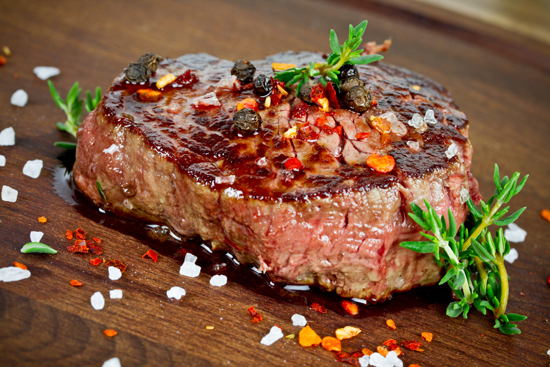 5 простых способов способов улучшить вкус стейка при готовке его дома