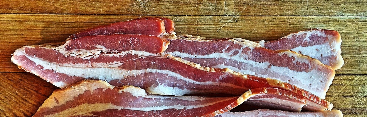 Все о беконе: как делают популярный мясной деликатес