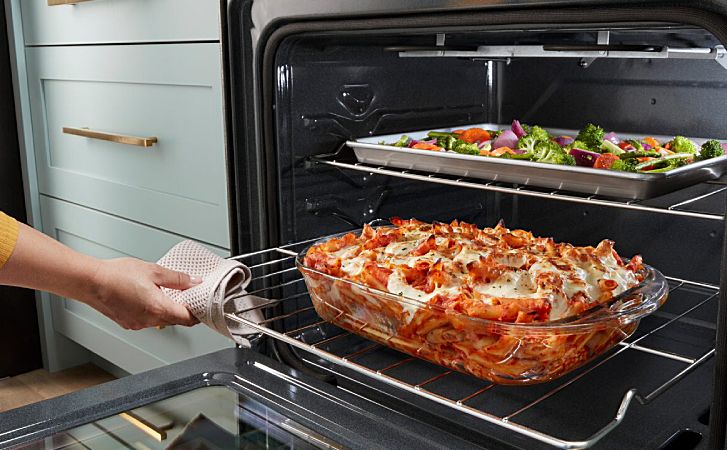 Раскрываем секреты готовки в духовке: разогрев, температура, подходящая посуда и ее расположение внутри