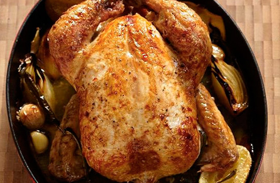 Курица, запечённая с имбирём, чесноком и лаймом