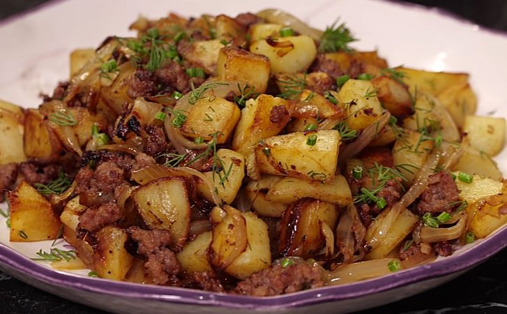 Картошка, тушёная с фаршем на сковороде - 11 пошаговых фото в рецепте