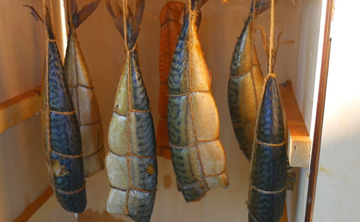 Простой способ холодного копчения скумбрии. Вместо сложных приборов ...