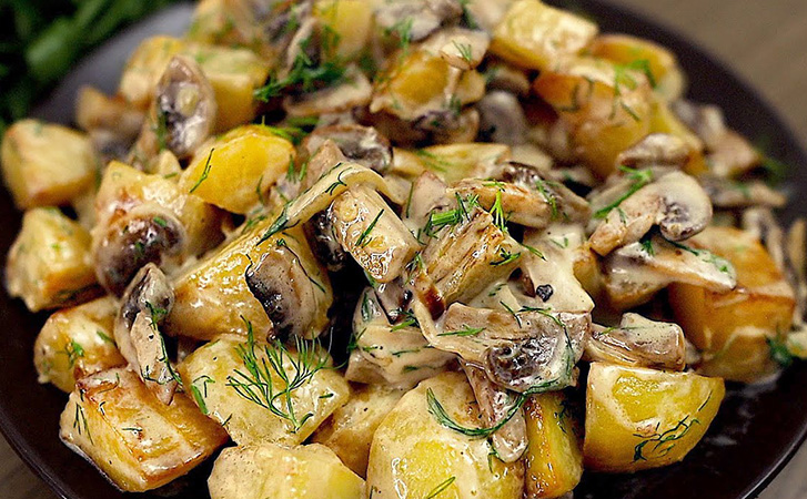 Жареная картошка с грибами и сливками