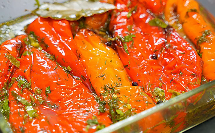 Румынская закуска перед шашлыком. Перцы маринуются всего 10 минут, а на ...